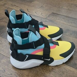 Nike Huarache City GS Kids' Tour Yellow/ Black Sneakers Size 5.5Y